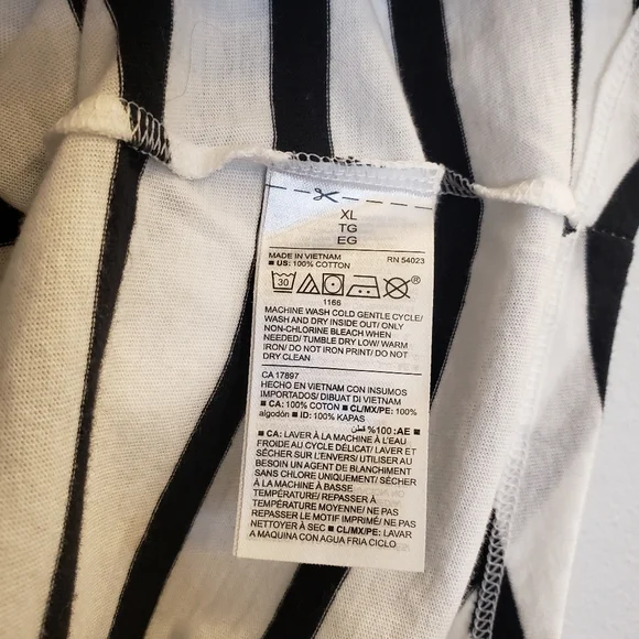 NWOT Old Navy Black & White Striped T-Shirt with Pineapple Pocket - Size XL - Picture 6 of 6